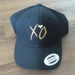 XO snapback hat